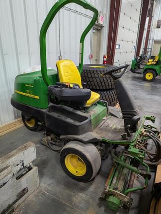 2012 John Deere 2500B Equipment Image0