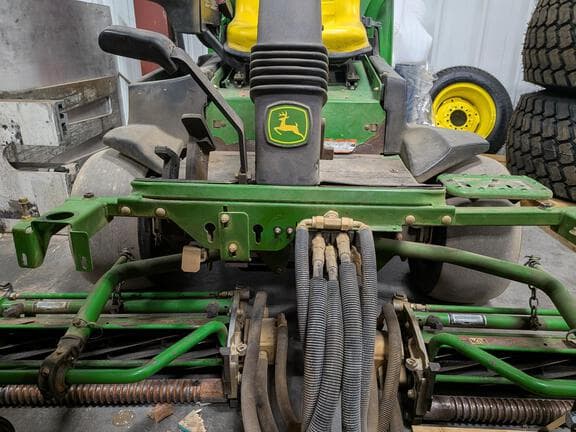 Image of John Deere 2500B equipment image 2