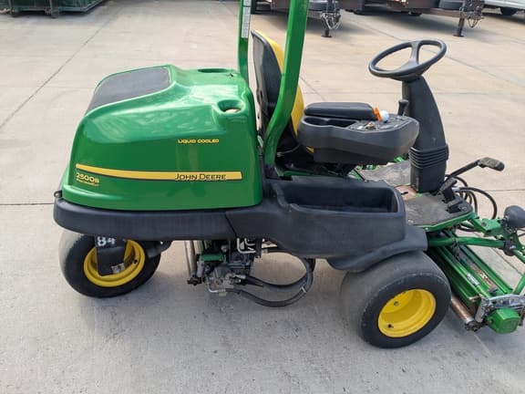 Image of John Deere 2500B equipment image 1