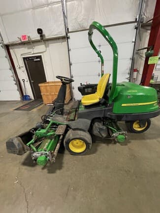 Image of John Deere 2500B equipment image 4