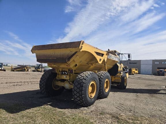 Image of John Deere 250D equipment image 4