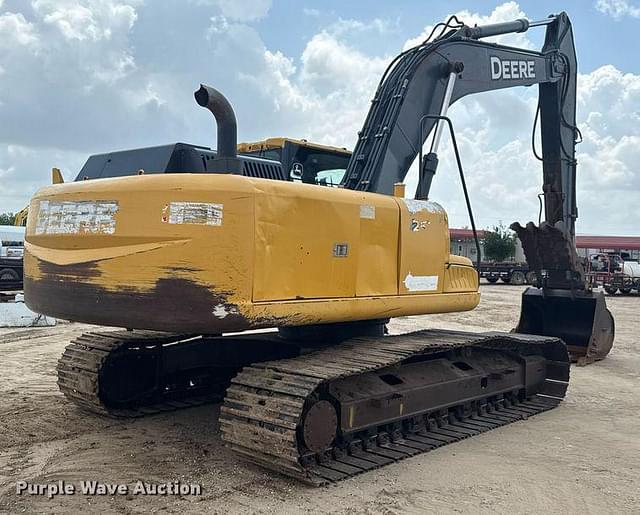 Image of John Deere 250G LC equipment image 4