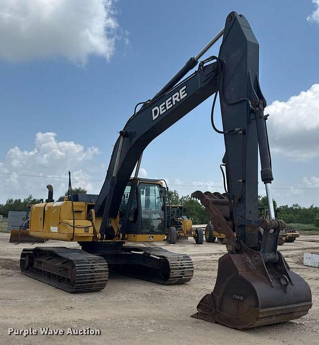Image of John Deere 250G LC equipment image 2