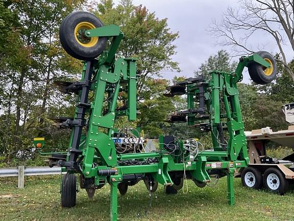 Image of John Deere 2510H equipment image 1