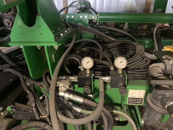 Image of John Deere 2510H equipment image 2
