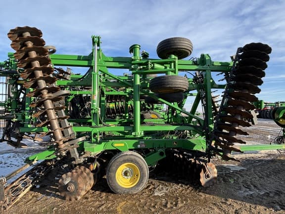 Image of John Deere 2623VT equipment image 1