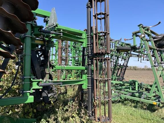 Image of John Deere 2623VT equipment image 3