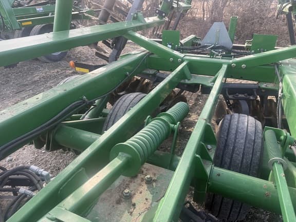 Image of John Deere 2623VT equipment image 4