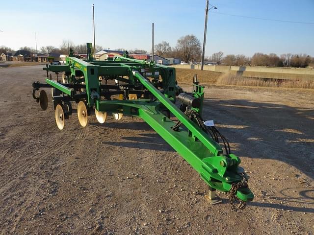 Image of John Deere 2700 equipment image 2