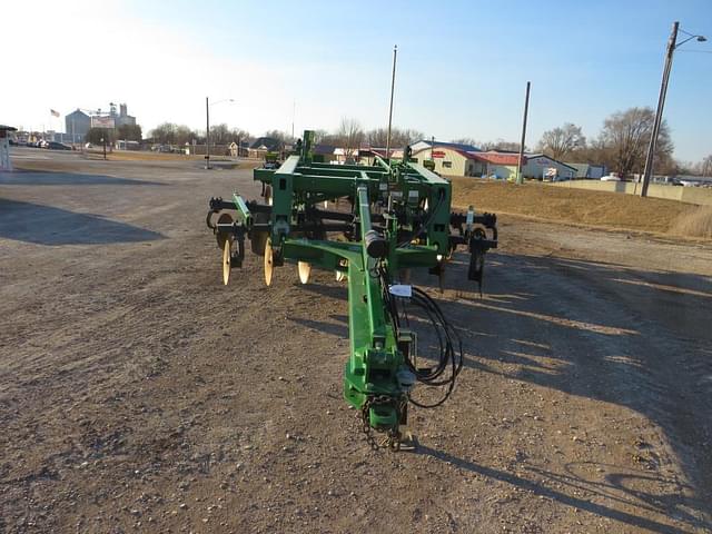 Image of John Deere 2700 equipment image 1