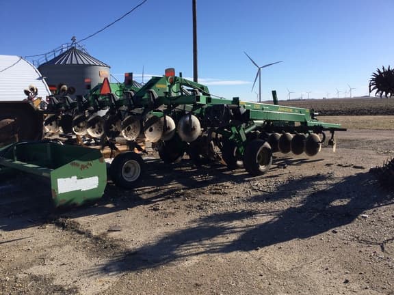 Image of John Deere 2700 equipment image 4