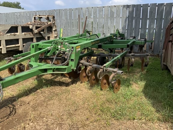 Main image John Deere 2700