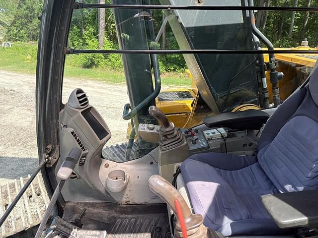 Image of John Deere 290G LC equipment image 4