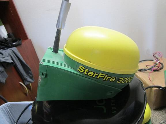 Image of John Deere StarFire 3000 Image 0