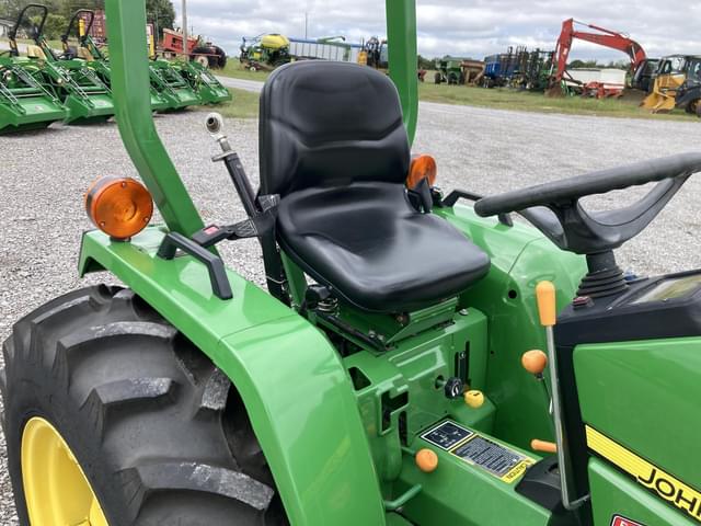 Image of John Deere 3005 equipment image 3
