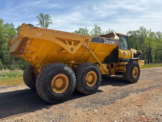 Image of John Deere 300D equipment image 2