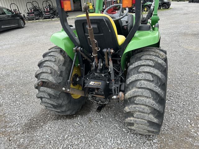Image of John Deere 3032E equipment image 4