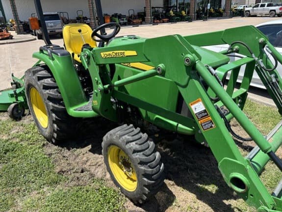 Image of John Deere 3032E equipment image 3