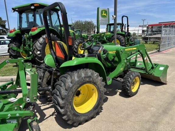 Image of John Deere 3032E equipment image 2