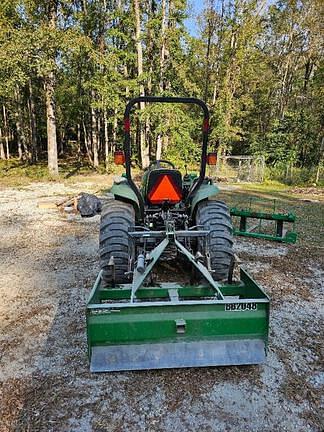 Image of John Deere 3038E equipment image 3