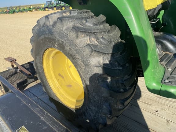 Image of John Deere 3038E equipment image 4