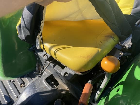 Image of John Deere 3038E equipment image 3