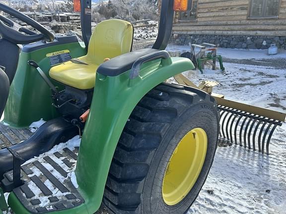 Image of John Deere 3038E equipment image 4