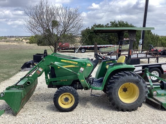 Image of John Deere 3038E equipment image 2