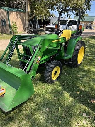 Image of John Deere 3038E equipment image 3