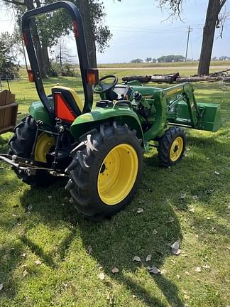 Image of John Deere 3038E equipment image 4