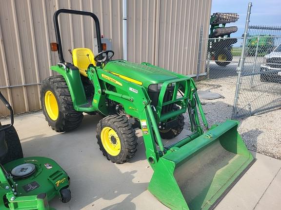 Image of John Deere 3038E equipment image 2