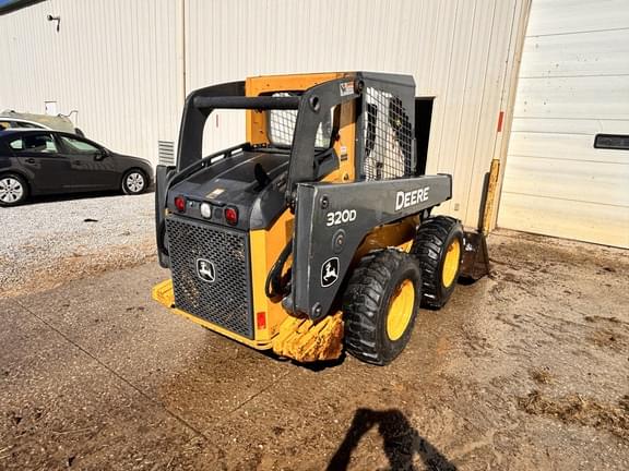 Image of John Deere 320D equipment image 2