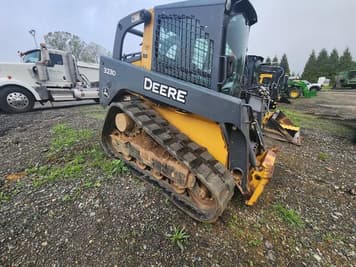 Main image John Deere 323D