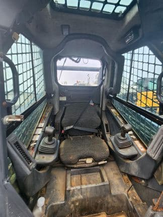 Image of John Deere 323D equipment image 4