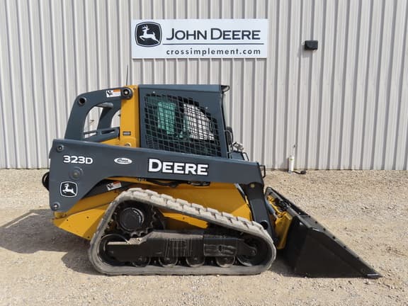 Image of John Deere 323D equipment image 3