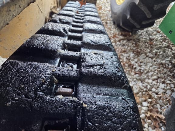 Image of John Deere 323D equipment image 3