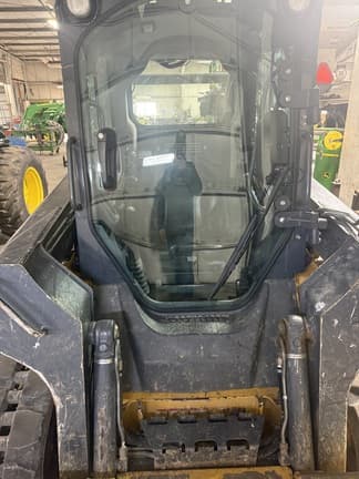 Image of John Deere 323D equipment image 4
