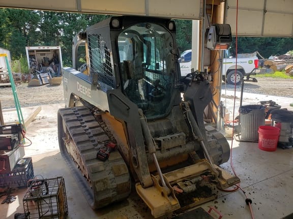 Main image John Deere 323D