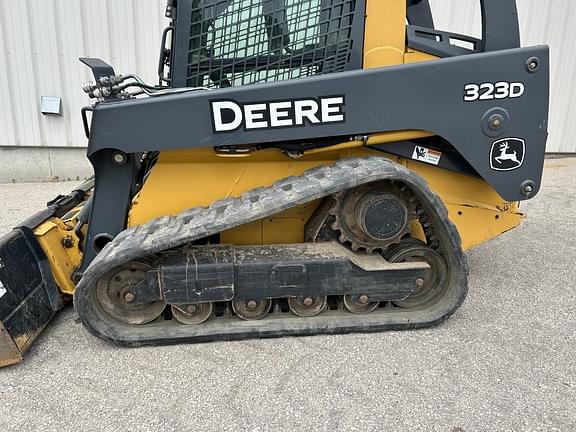 Image of John Deere 323D equipment image 4