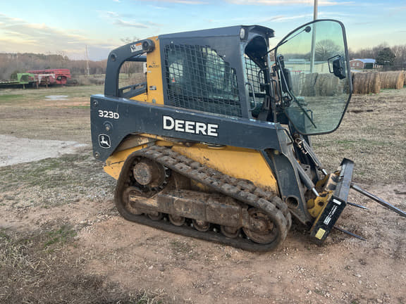 Image of John Deere 323D equipment image 2