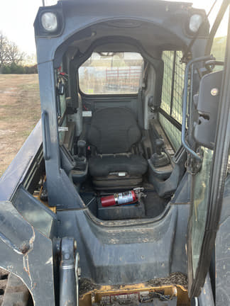 Image of John Deere 323D equipment image 4