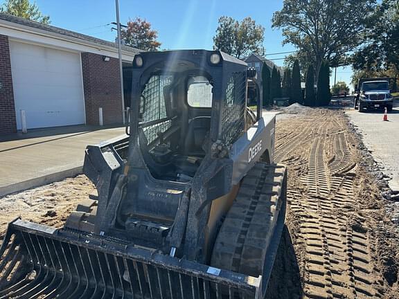 Image of John Deere 323D equipment image 2