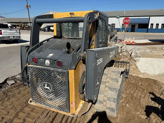 Image of John Deere 323D equipment image 3