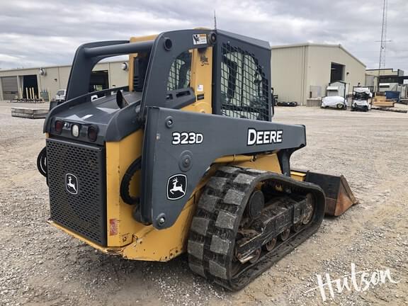 Image of John Deere 323D equipment image 3