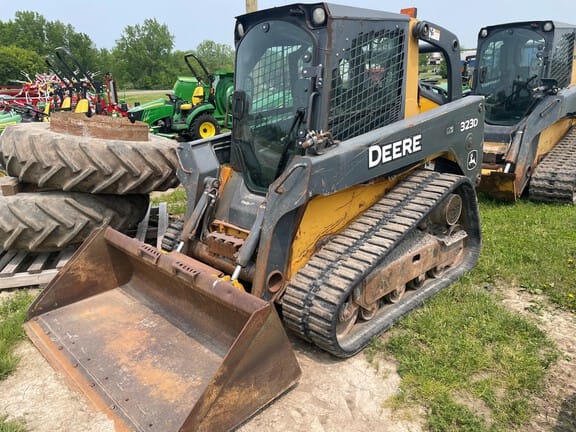 Main image John Deere 323D