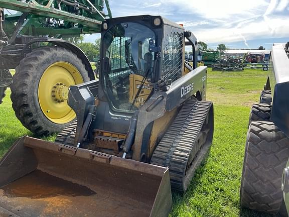 Image of John Deere 323D equipment image 4