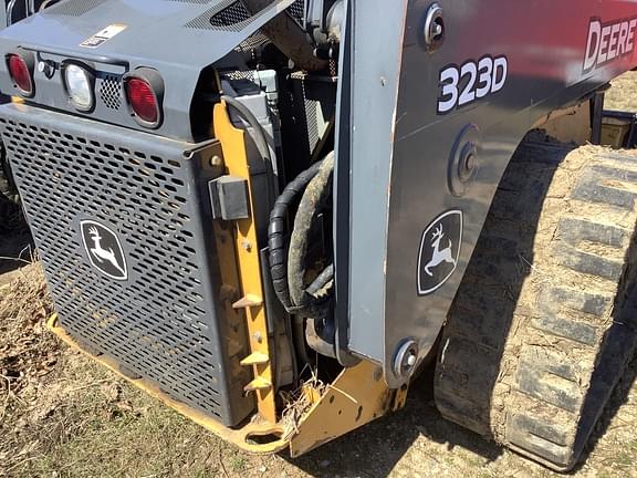 Image of John Deere 323D equipment image 3