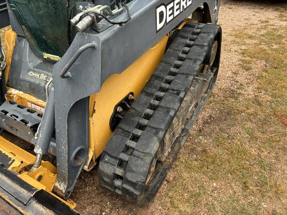 Image of John Deere 323D equipment image 2