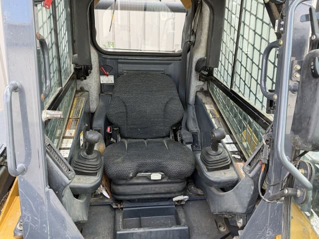 Image of John Deere 329D equipment image 4