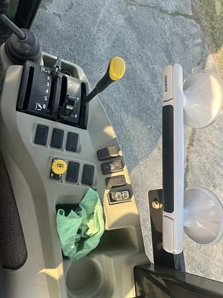Image of John Deere 3320 equipment image 3